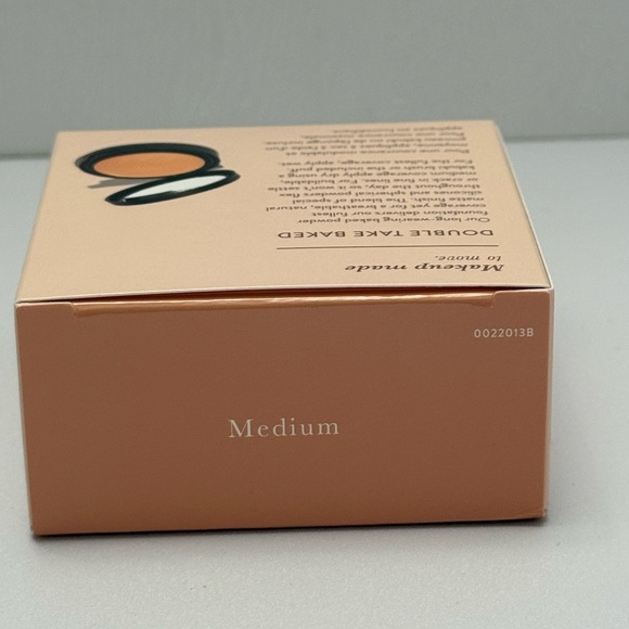 Laura Geller Double Take Baked Versatile Powder Foundation Medium (0.35 Oz) - Picture 2 of 6